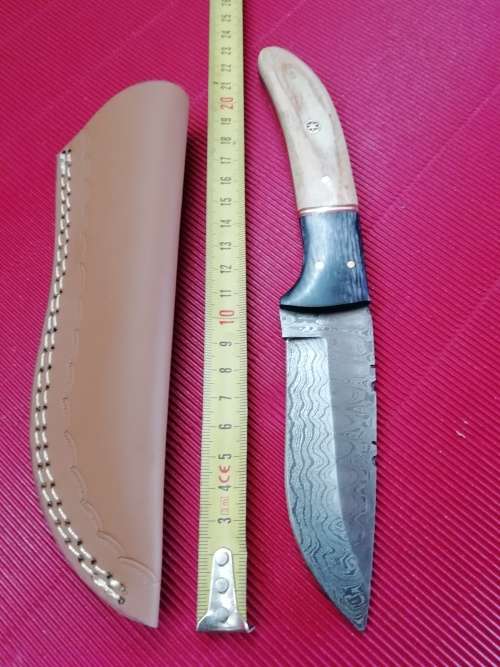 HANDMADE DAMASCUS STEEL HUNTING KNIFE !!!