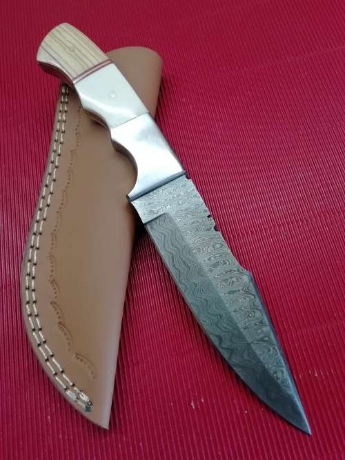 HANDMADE DAMASCUS STEEL HUNTING KNIFE !!!
