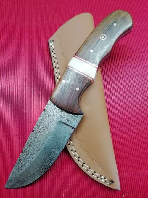 HANDMADE DAMASCUS STEEL HUNTING KNIFE !!!