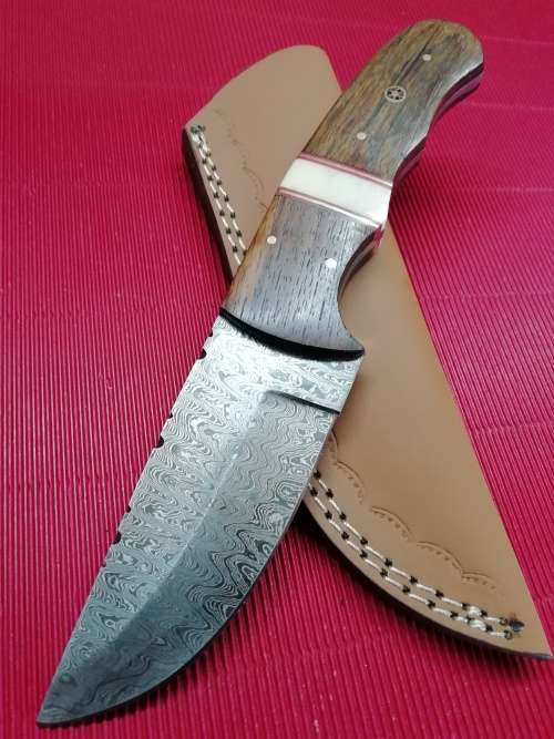HANDMADE DAMASCUS STEEL HUNTING KNIFE !!!