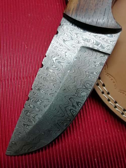 HANDMADE DAMASCUS STEEL HUNTING KNIFE !!!