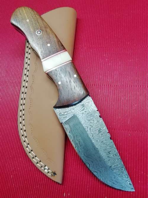HANDMADE DAMASCUS STEEL HUNTING KNIFE !!!