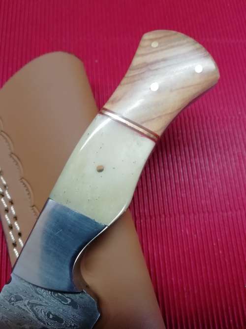 HANDMADE DAMASCUS STEEL HUNTING KNIFE !!!