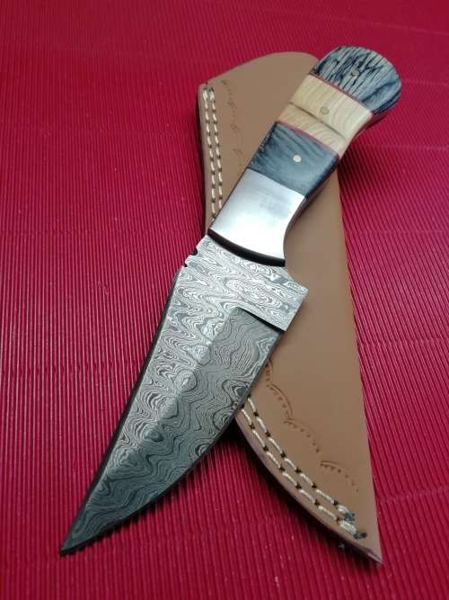 HANDMADE DAMASCUS STEEL HUNTING KNIFE !!!