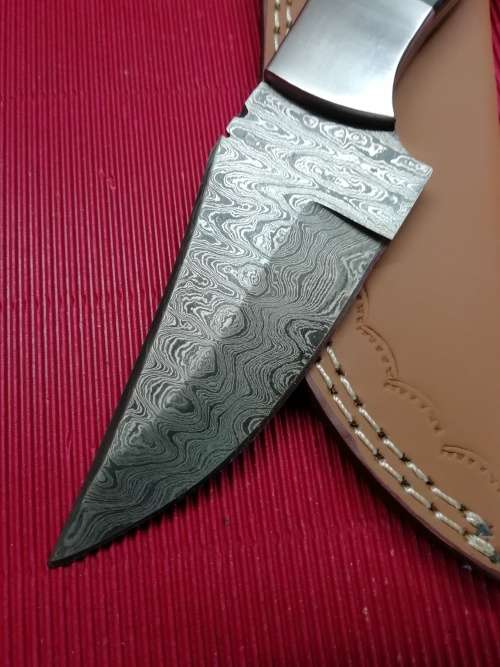 HANDMADE DAMASCUS STEEL HUNTING KNIFE !!!