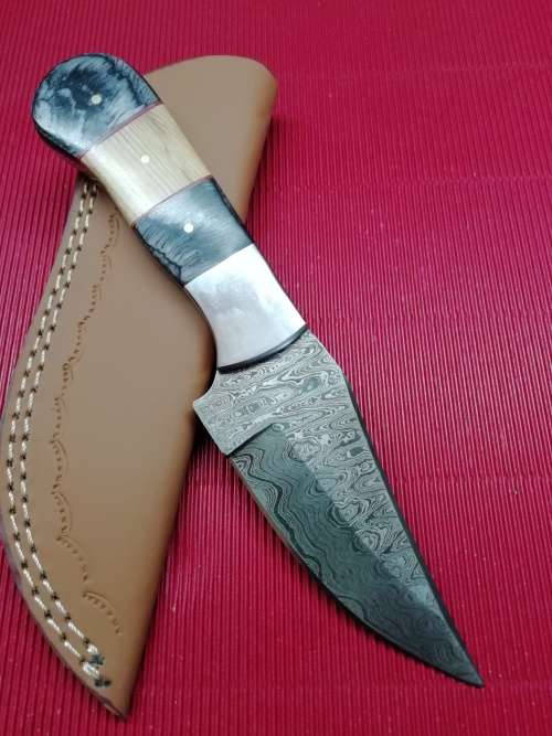 HANDMADE DAMASCUS STEEL HUNTING KNIFE !!!