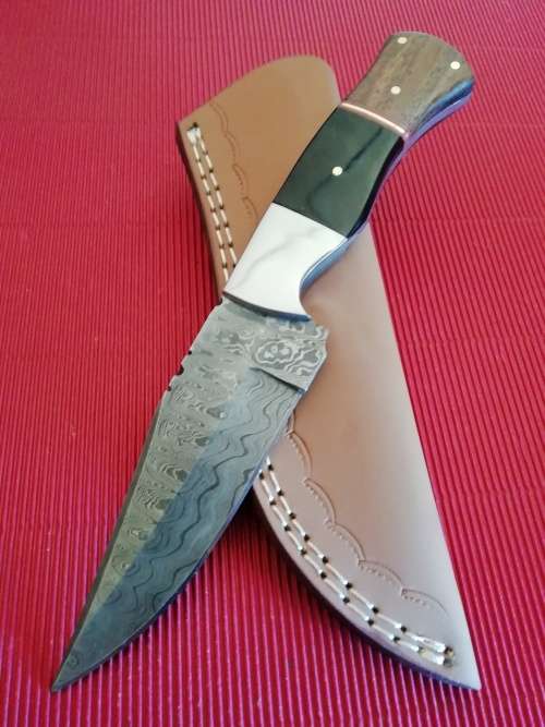 HANDMADE DAMASCUS STEEL HUNTING KNIFE !!!