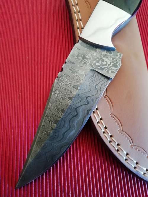 HANDMADE DAMASCUS STEEL HUNTING KNIFE !!!