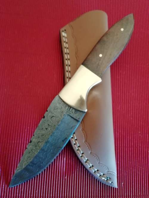 HANDMADE DAMASCUS STEEL HUNTING KNIFE !!!