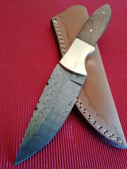 HANDMADE DAMASCUS STEEL HUNTING KNIFE !!!