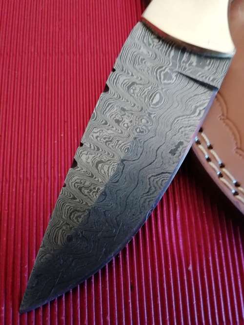 HANDMADE DAMASCUS STEEL HUNTING KNIFE !!!