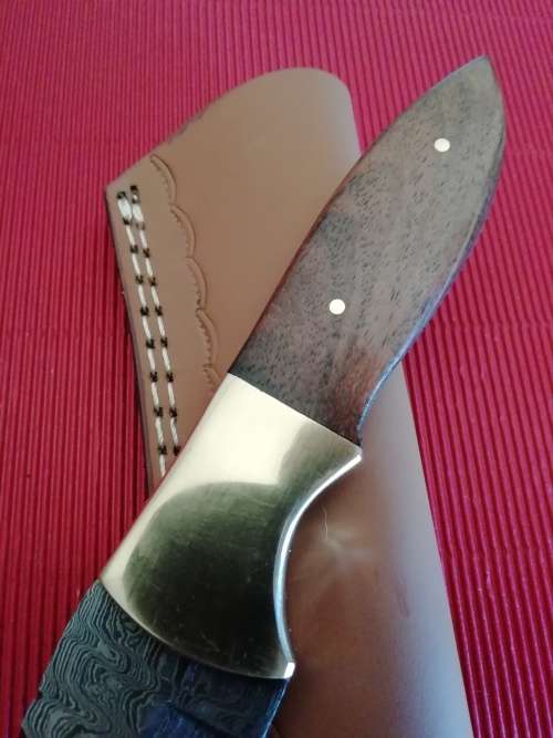 HANDMADE DAMASCUS STEEL HUNTING KNIFE !!!