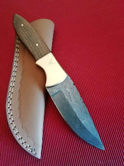 HANDMADE DAMASCUS STEEL HUNTING KNIFE !!!