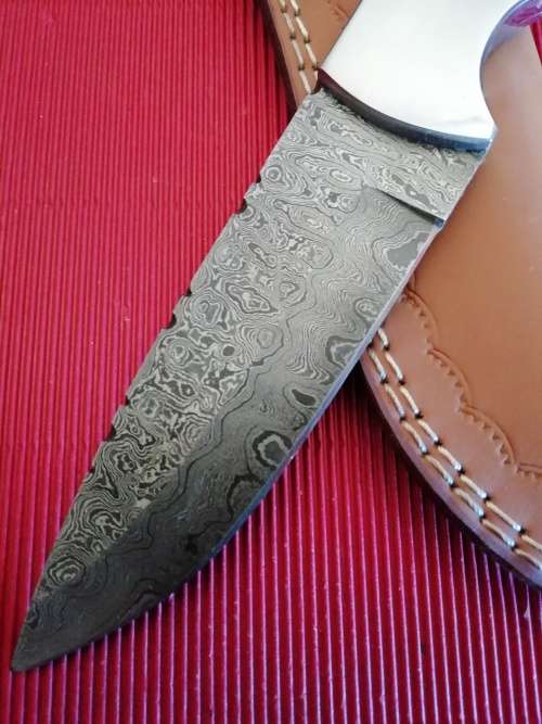 HANDMADE DAMASCUS STEEL HUNTING KNIFE !!!