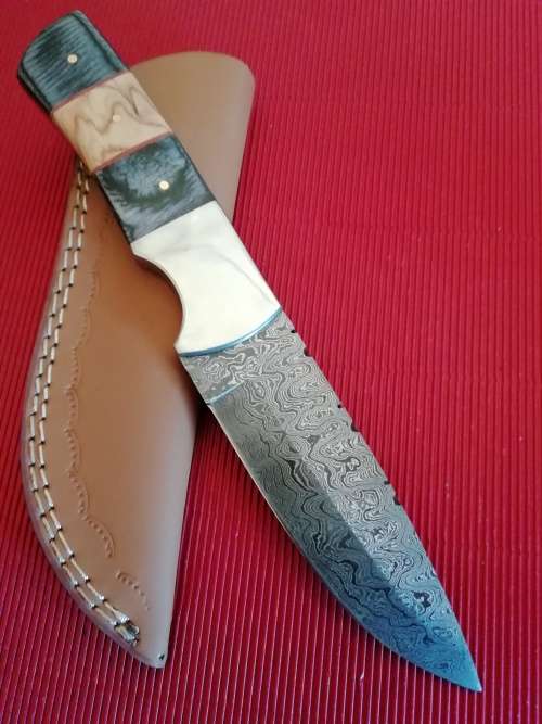 HANDMADE DAMASCUS STEEL HUNTING KNIFE !!!