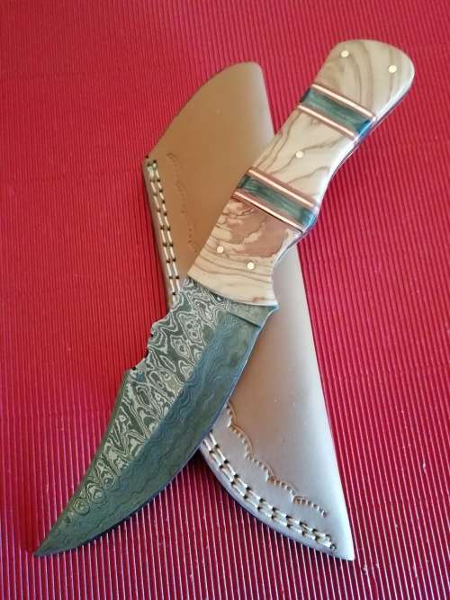 HANDMADE DAMASCUS STEEL HUNTING KNIFE !!!