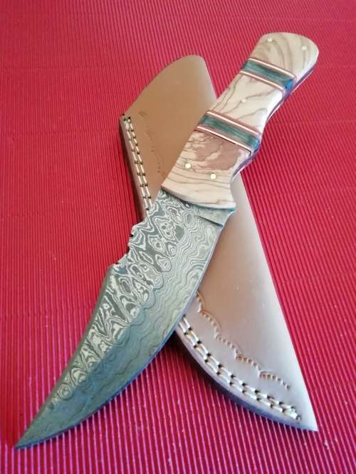 HANDMADE DAMASCUS STEEL HUNTING KNIFE !!!