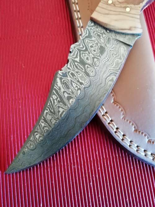 HANDMADE DAMASCUS STEEL HUNTING KNIFE !!!