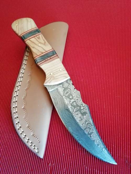 HANDMADE DAMASCUS STEEL HUNTING KNIFE !!!