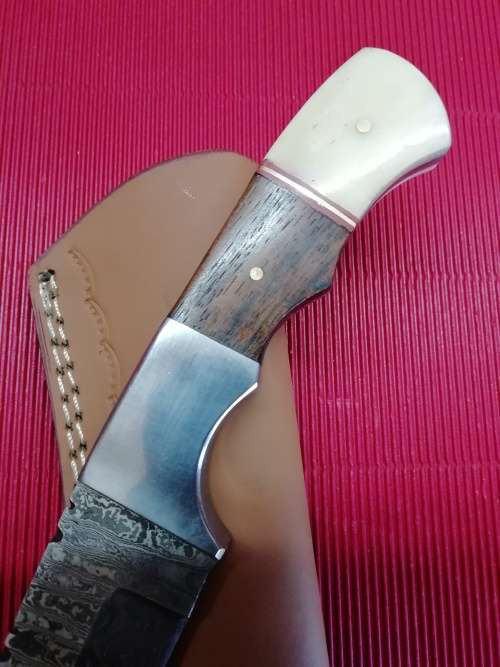HANDMADE DAMASCUS STEEL HUNTING KNIFE !!!
