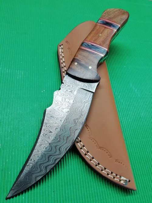 HANDMADE DAMASCUS STEEL HUNTING KNIFE !!!