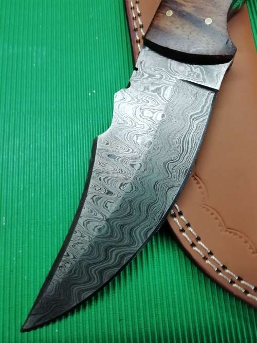 HANDMADE DAMASCUS STEEL HUNTING KNIFE !!!