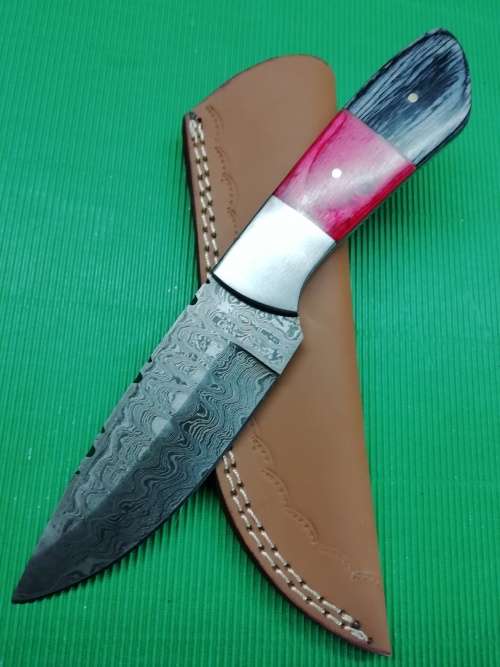 HANDMADE DAMASCUS STEEL HUNTING KNIFE !!!