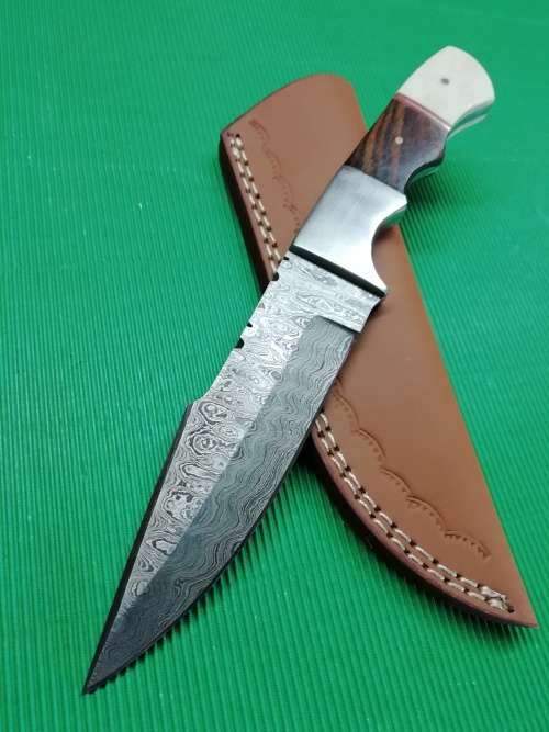 HANDMADE DAMASCUS STEEL HUNTING KNIFE !!!