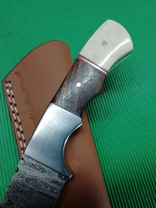 HANDMADE DAMASCUS STEEL HUNTING KNIFE !!!