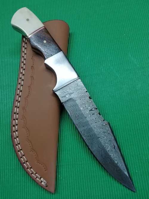 HANDMADE DAMASCUS STEEL HUNTING KNIFE !!!