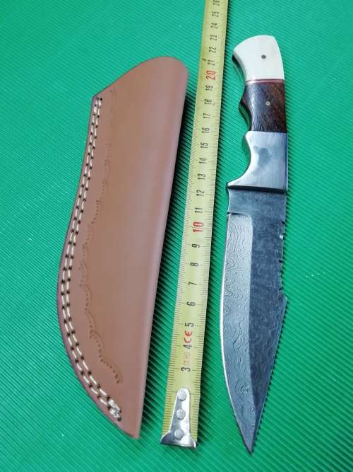 HANDMADE DAMASCUS STEEL HUNTING KNIFE !!!