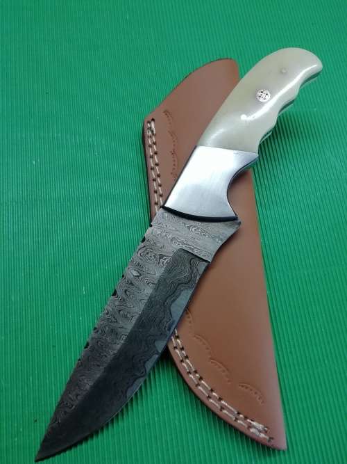 HANDMADE DAMASCUS STEEL HUNTING KNIFE !!!