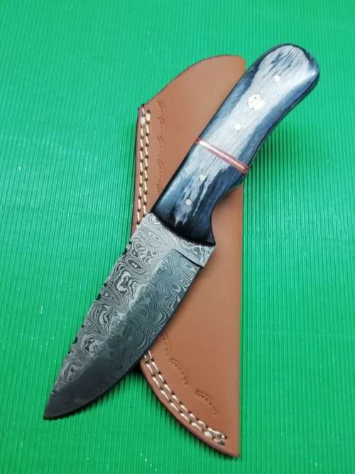HANDMADE DAMASCUS STEEL HUNTING KNIFE !!!