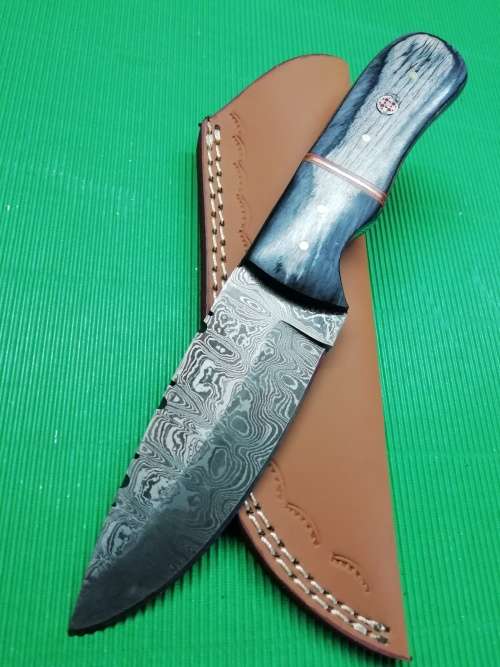 HANDMADE DAMASCUS STEEL HUNTING KNIFE !!!