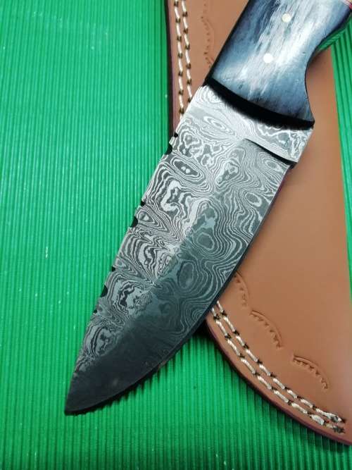 HANDMADE DAMASCUS STEEL HUNTING KNIFE !!!