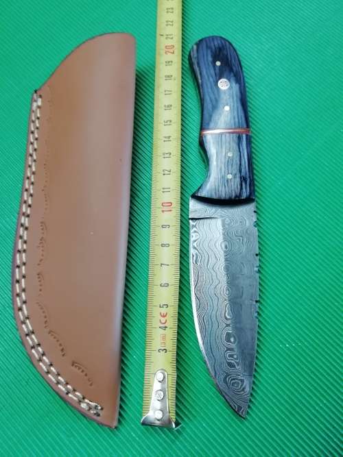 HANDMADE DAMASCUS STEEL HUNTING KNIFE !!!
