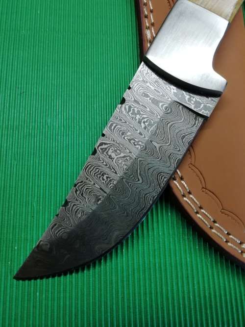 HANDMADE DAMASCUS STEEL HUNTING KNIFE !!!