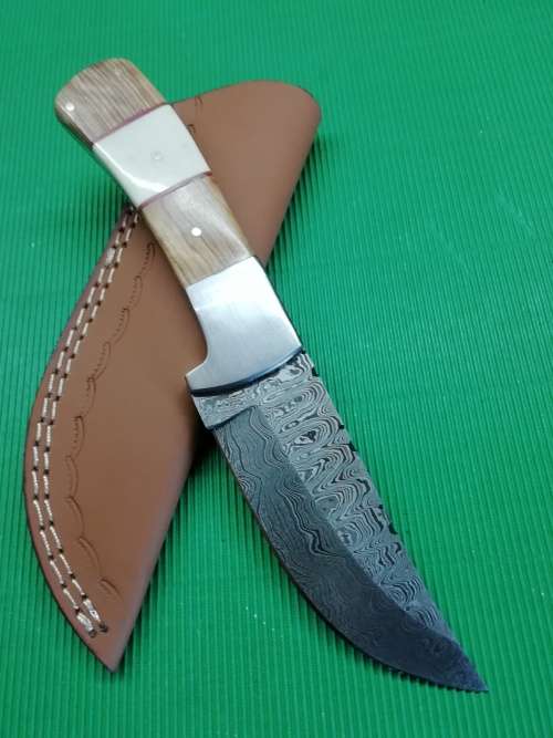 HANDMADE DAMASCUS STEEL HUNTING KNIFE !!!