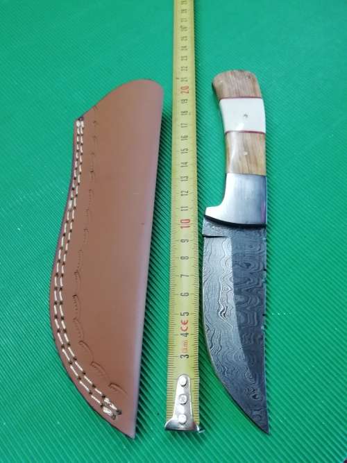 HANDMADE DAMASCUS STEEL HUNTING KNIFE !!!