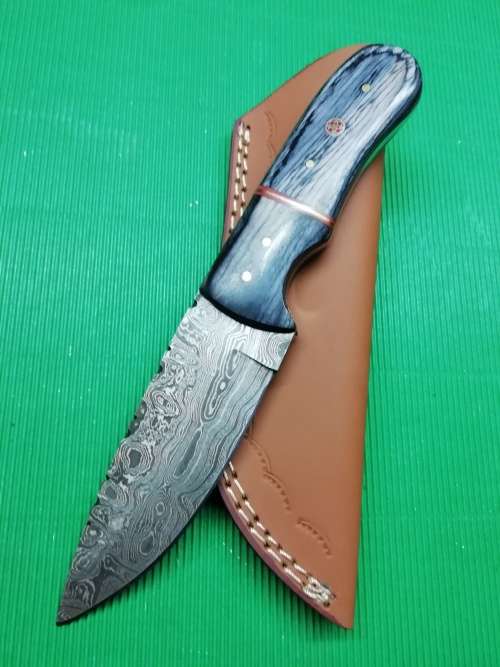 HANDMADE DAMASCUS STEEL HUNTING KNIFE !!!