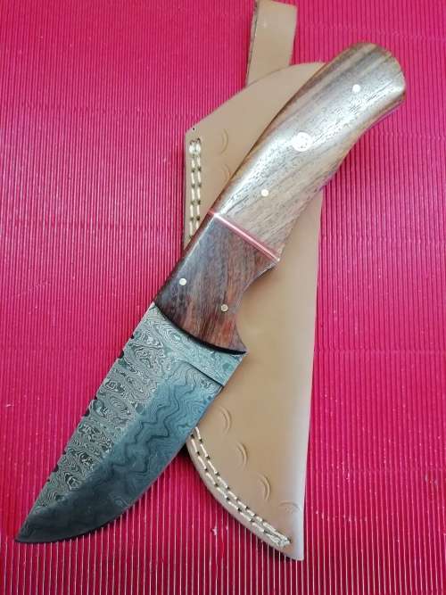 HANDMADE DAMASCUS STEEL HUNTING KNIFE !!!