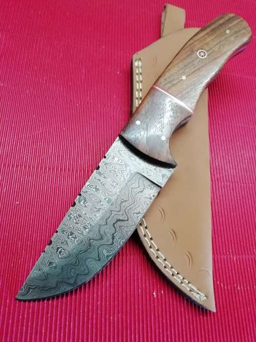 HANDMADE DAMASCUS STEEL HUNTING KNIFE !!!