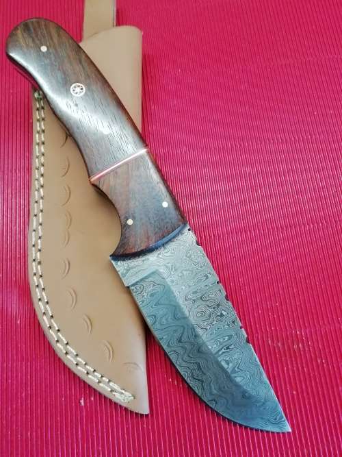 HANDMADE DAMASCUS STEEL HUNTING KNIFE !!!