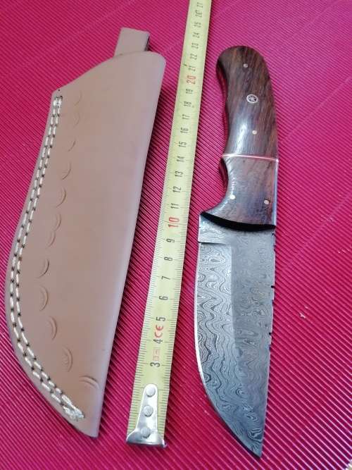 HANDMADE DAMASCUS STEEL HUNTING KNIFE !!!