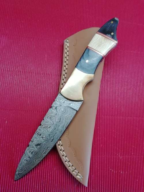 HANDMADE DAMASCUS STEEL HUNTING KNIFE !!!