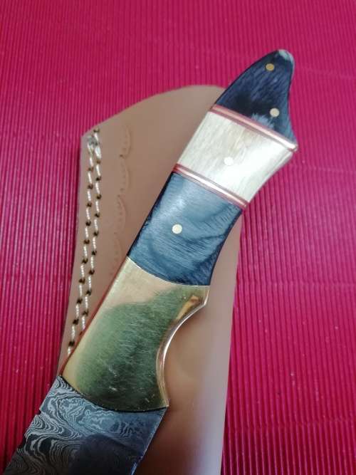 HANDMADE DAMASCUS STEEL HUNTING KNIFE !!!