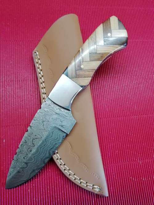 HANDMADE DAMASCUS STEEL HUNTING KNIFE !!!
