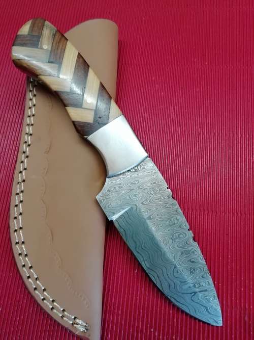 HANDMADE DAMASCUS STEEL HUNTING KNIFE !!!