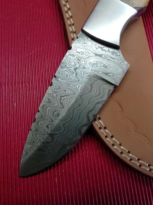 HANDMADE DAMASCUS STEEL HUNTING KNIFE !!!