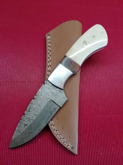 HANDMADE DAMASCUS STEEL HUNTING KNIFE !!!
